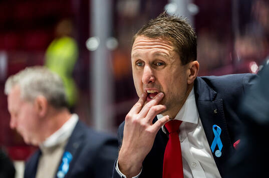Malmö Redhawks tränare Tomas Kollar deppar
