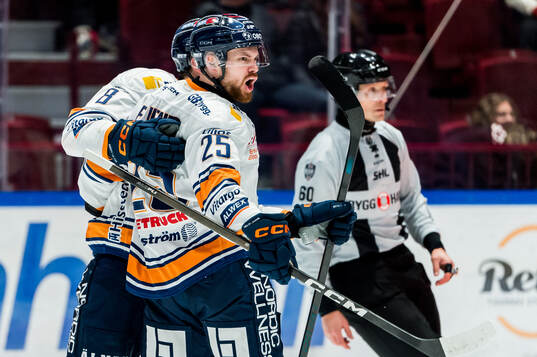 Växjös Lucas Elvenes jublar