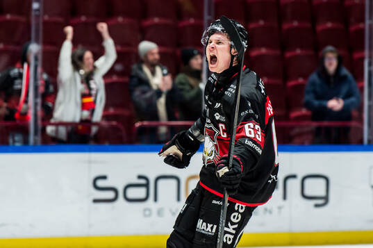 Malmö Redhawks Fredrik Händemark jublar