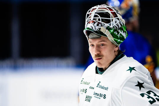 Färjestads målvakt Emil Larmi ishockeymatchen i SHL