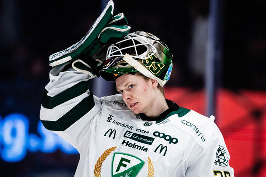 Färjestads målvakt målvakt Melker Thelin  deppar