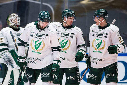 Färjestads Radim Zohorna och Gabriel Carlsson deppar