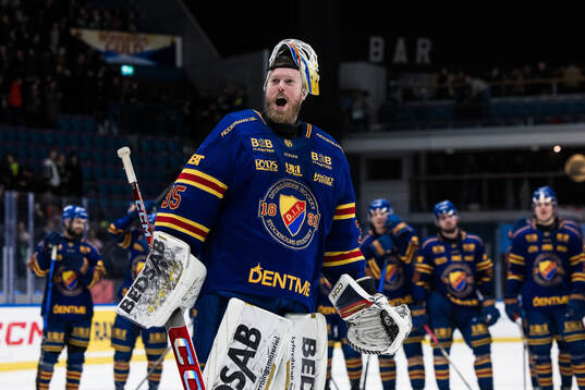 Djurgårdens målvakt Magnus Hellberg jublar