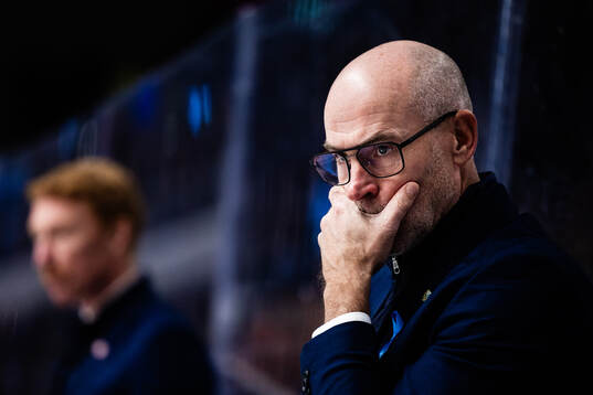 Färjestads assisterande tränare Christer Olsson deppar