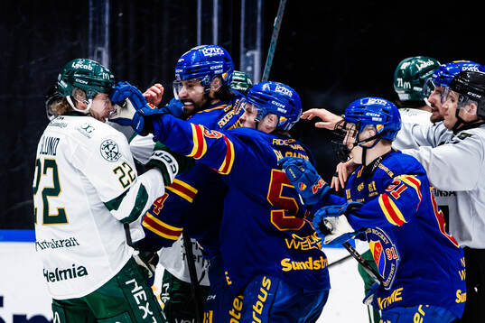 Färjestads Per Åslund och Djurgårdens David Blomgren