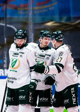 Färjestads Radim Zohorna och Gabriel Carlsson deppar
