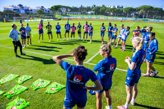 Bläddra bland fler bilder av Football, Sweden, Training