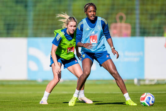 Hanna Lundkvist and Evelyn Ijeh of the women's national