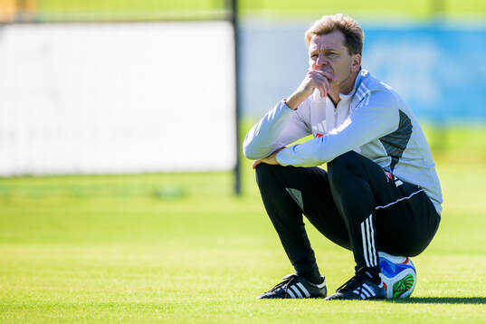 Head coach Tony Gustavsson of the women's national football