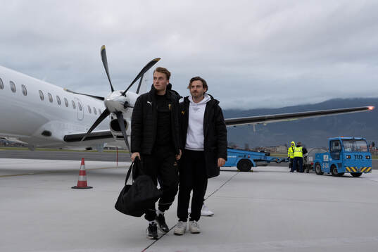 Häckens Sigge Jansson och Players manager Max Bergstrand