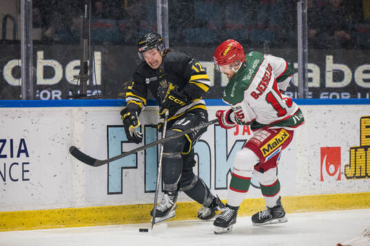 AIKs Scott Pooley och Modos Jacob Bjerselius