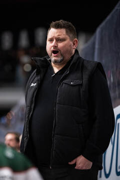 Modos tränare Mattias Karlin