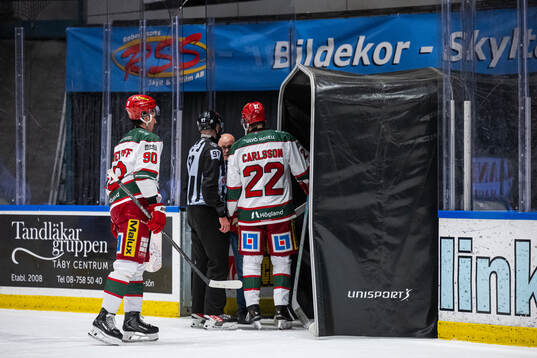Modos Alexander Swetlikoff lämnar isen