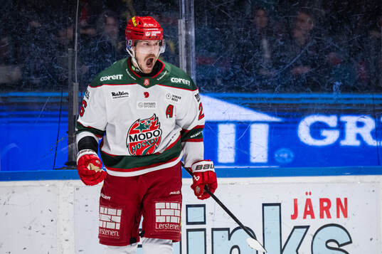 Modos Emil Larsson jublar