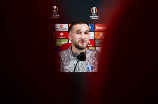 Head coach Anes Mravac