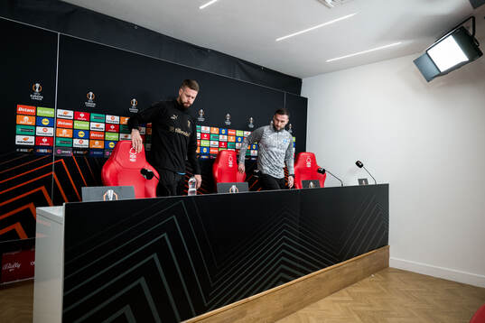 Pontus Jansson and Head coach Anes Mravac of Malmö FF