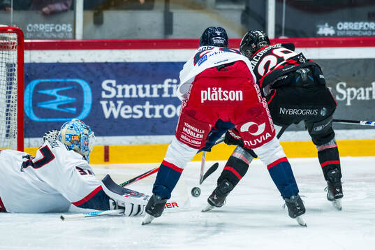 Oskarshamns målvakt Emil Vuorio och Nybros Theo Jacobsson