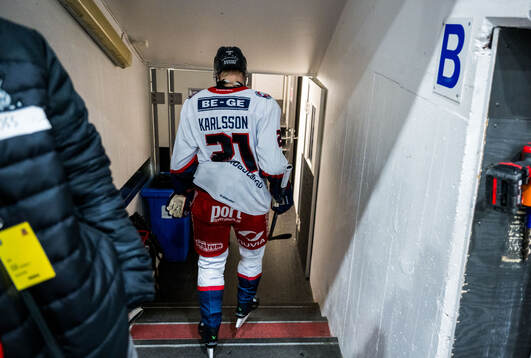 Oskarshamns Hampus Karlsson lämnar isen