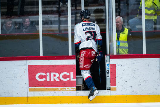 Oskarshamns Hampus Karlsson blir utvisadunder