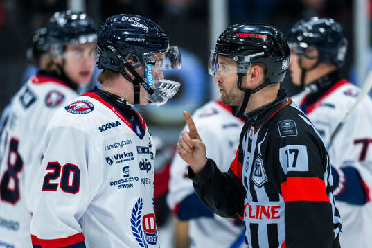 Oskarshamns Victor Johansson och Domare Niklas Söderblom