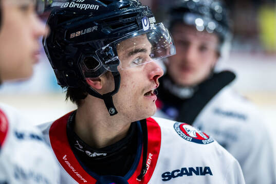 Oskarshamns Ville Jonsson blöder