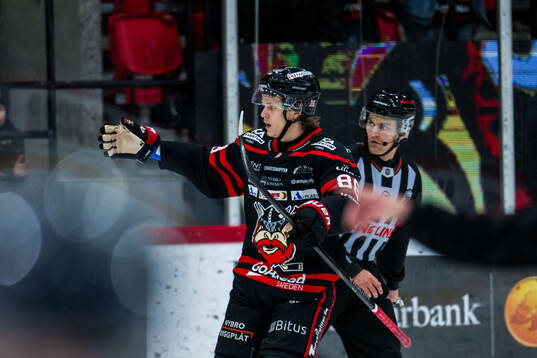 Nybros Tim Lindfors jublar