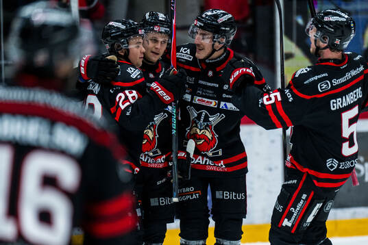 Nybros Tim Lindfors jublar