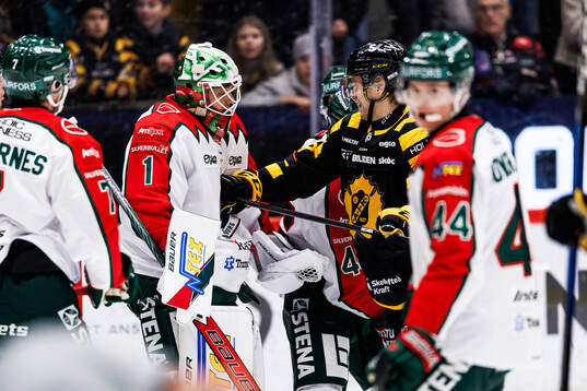 Frölundas målvakt Lars Johansson och Skellefteås Mikkel