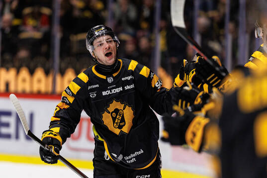 Skellefteås Oliver Okuliar jublar