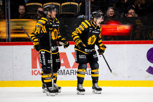 Skellefteås Mikkel Aagaard jublar