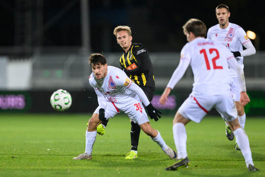 Pontus Dahbo of Häcken and Neven Djurasek of Zrinjski