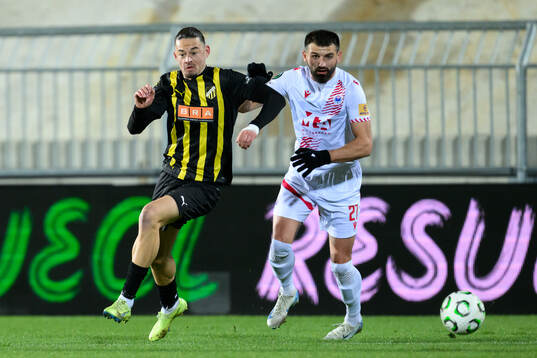 Amor Layouni of Häcken  and Slobodan Jakovljevic of