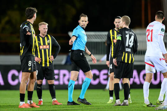 Referee Christian-Petru Ciochirca