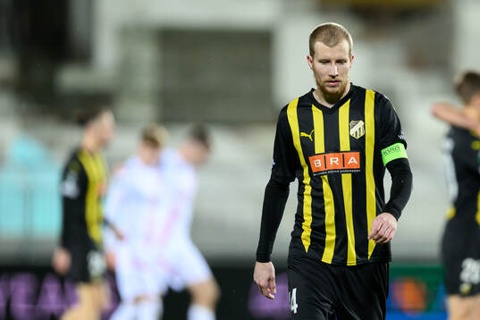 Simon Gustafson of Häcken looks dejected