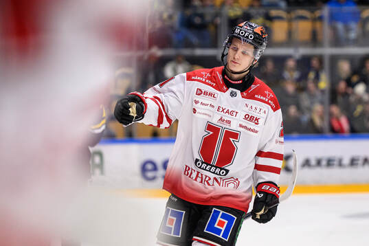 Örebros Patrik Puistola jublar