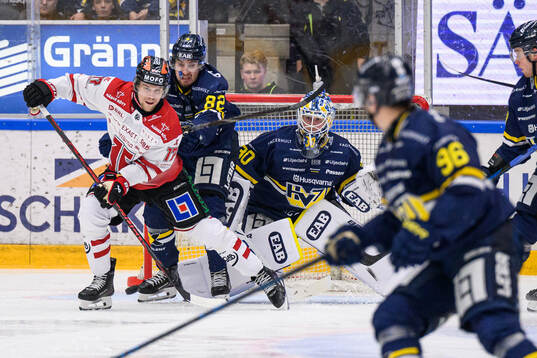 Örebros William Wikman och HV71s Santeri Hatakka