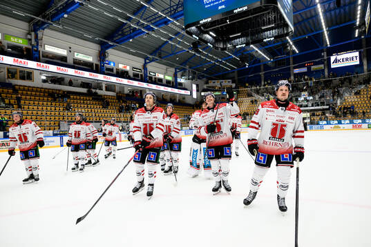 Örebros spelare jublar