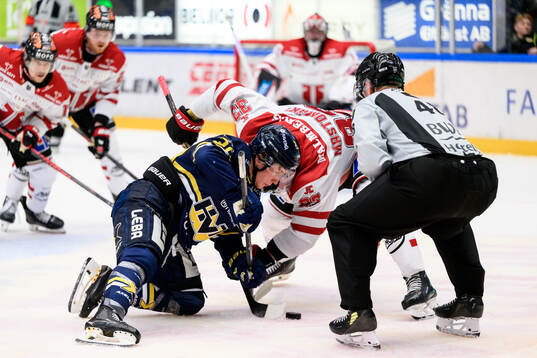 HV71s Jamiro Reber och Örebros Christopher Mastomäki