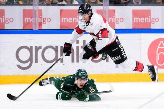 Färjestads Jack Berglund och Malmö Redhawks Eemil Viro