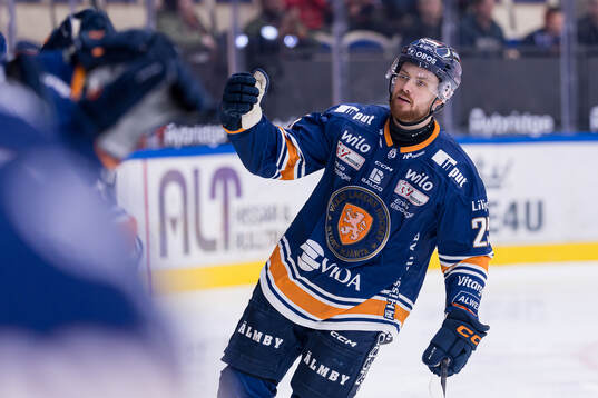 Växjös Lucas Elvenes jublar