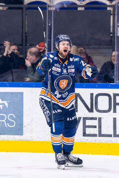 Växjös Lucas Elvenes jublar