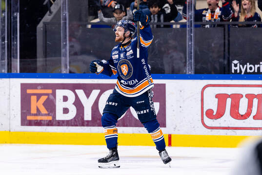 Växjös Lucas Elvenes jublar