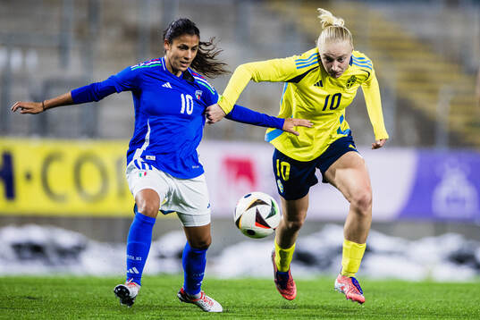Melissa Bellucci of Italy and Wilma Leidhammar of Sweden
