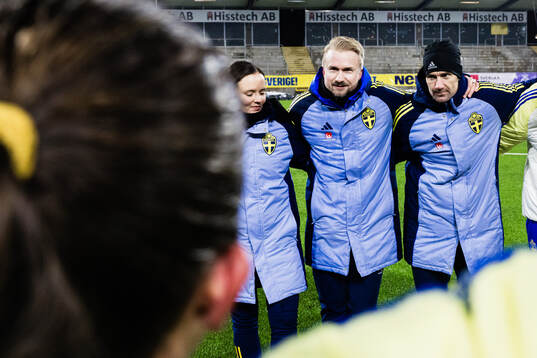 Head coach Pierre Fondin of Sweden