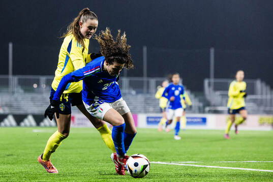 Svea Rehnberg of Sweden and Azzurra Gallo of Italy