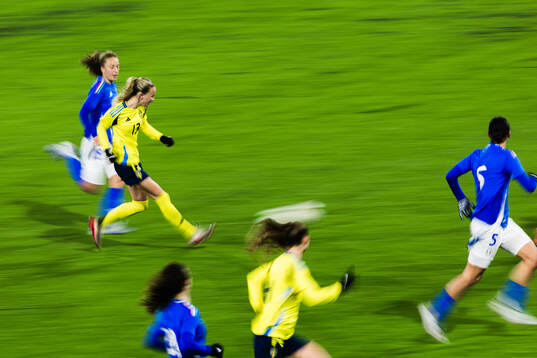 A panning shot of Matilda Vinberg of Sweden