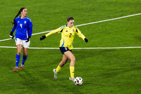 Tori DellaPeruta of Italy and Sofia Reidy of Sweden