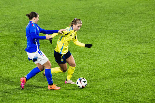 Giorgia Arrigoni of Italy and Johanna Renmark of Sweden