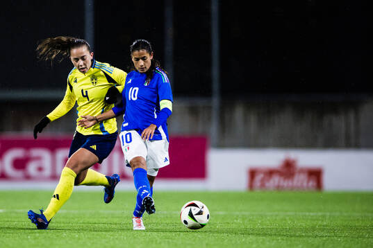 Athinna Persson Lundgren of Sweden and Melissa Bellucci of