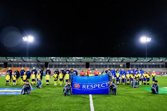Players of Sweden and of Italy